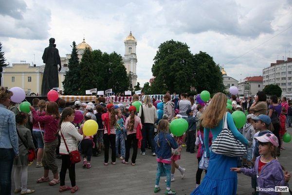 У Луцьку збирали дитячі мрії та вчили грати рок