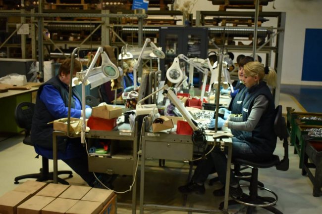 Савченку показали, як на великому заводі практикуються волинські студенти. ФОТО