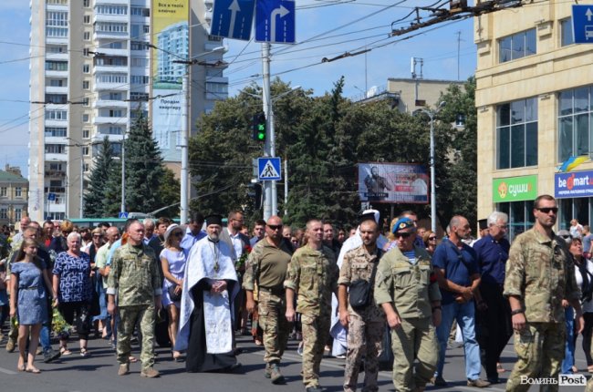 Як у Луцьку прощалися з Героєм Андрієм Єлістратовим. ФОТО