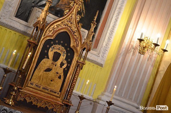 У католиків Різдво: фоторепортаж з луцького костелу Петра і Павла