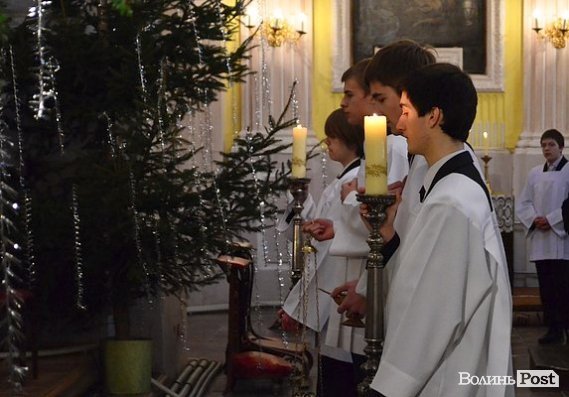 У католиків Різдво: фоторепортаж з луцького костелу Петра і Павла