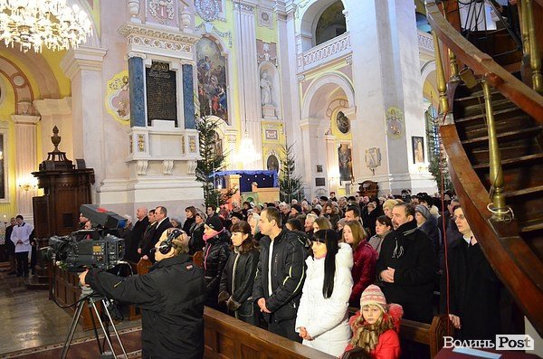 У католиків Різдво: фоторепортаж з луцького костелу Петра і Павла