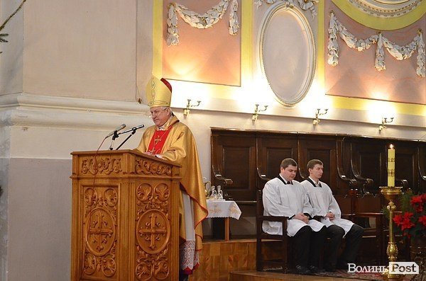 У католиків Різдво: фоторепортаж з луцького костелу Петра і Павла