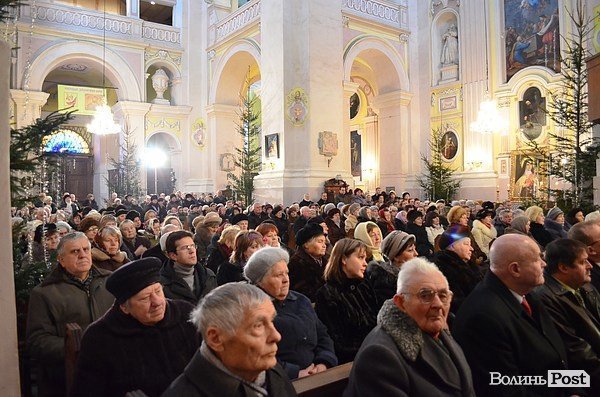 У католиків Різдво: фоторепортаж з луцького костелу Петра і Павла