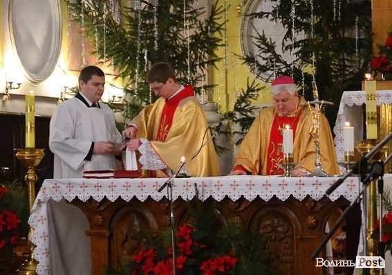 У католиків Різдво: фоторепортаж з луцького костелу Петра і Павла