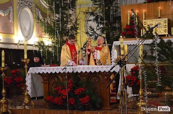 У католиків Різдво: фоторепортаж з луцького костелу Петра і Павла