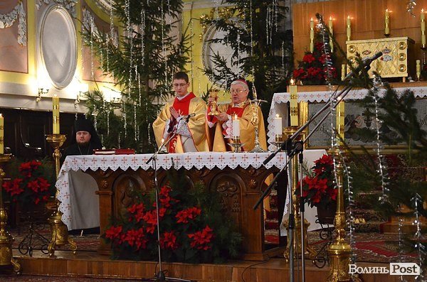 У католиків Різдво: фоторепортаж з луцького костелу Петра і Павла