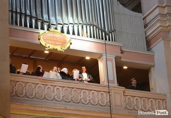 У католиків Різдво: фоторепортаж з луцького костелу Петра і Павла