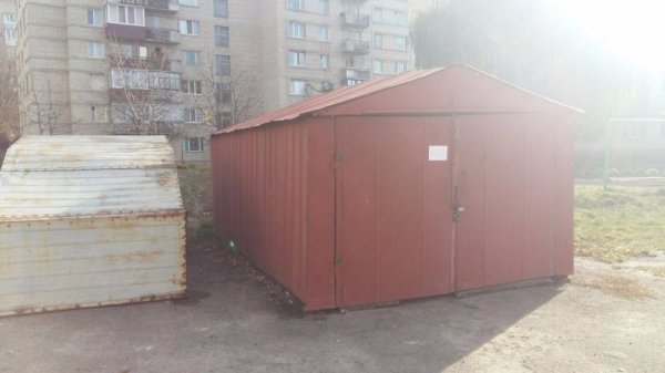 Проспект Соборності очищають від незаконних гаражів