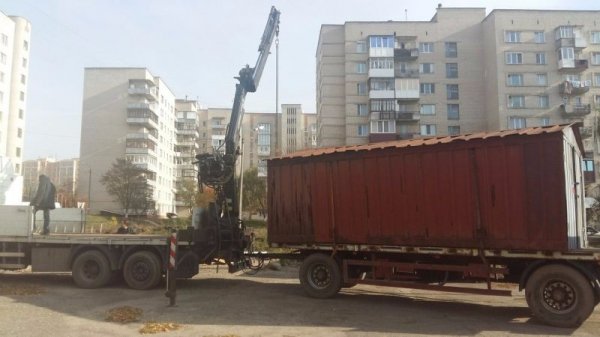 Проспект Соборності очищають від незаконних гаражів