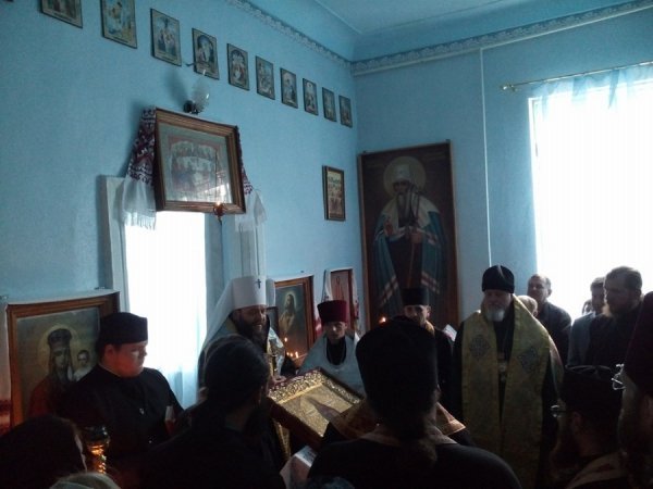 Митрополит Михаїл провів панахиду за загиблими у Волновасі. ФОТО