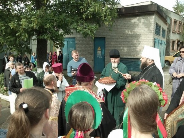 Митрополит Михаїл провів панахиду за загиблими у Волновасі. ФОТО