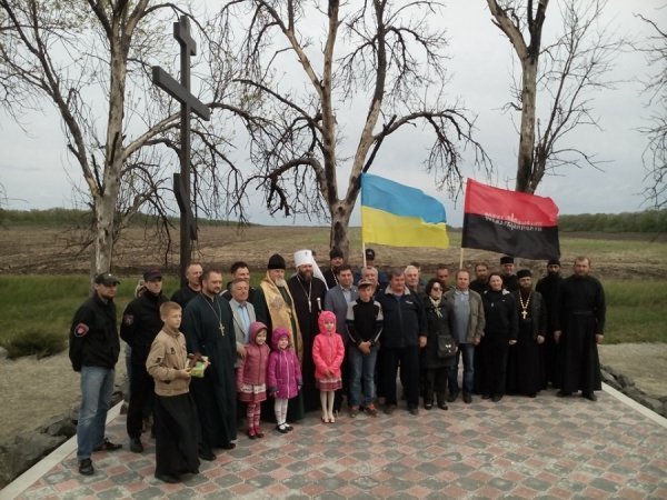 Митрополит Михаїл провів панахиду за загиблими у Волновасі. ФОТО