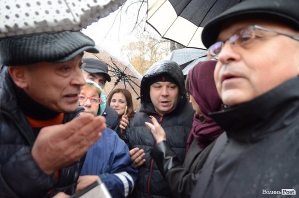 «Квіти - це духовність»: у центрі Луцька сварилися через ринок