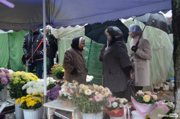 «Квіти - це духовність»: у центрі Луцька сварилися через ринок