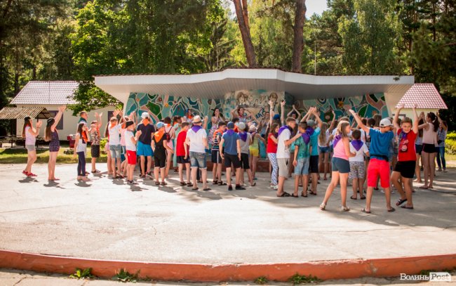 Незабутні знайомства і розваги: як діти з Луганщини провели день у таборі на Світязі. ФОТО