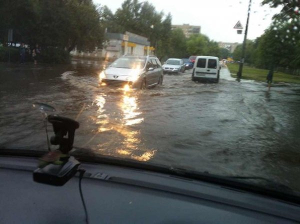 Ще раз про потоп: соцмережі діляться світлинами