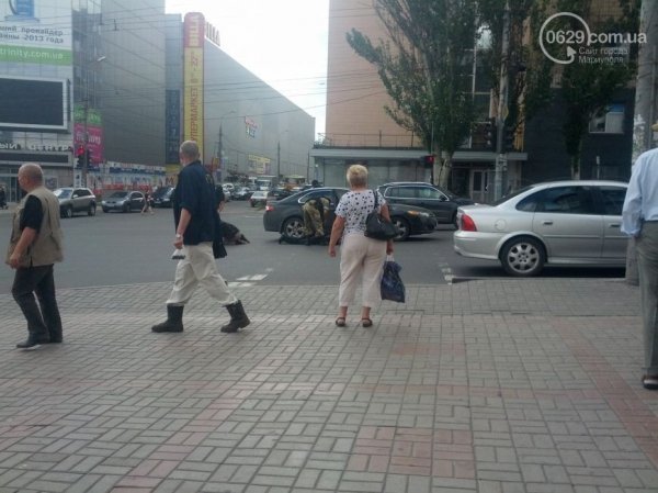 У центрі Маріуполя викрали «народного мера». ФОТО. ВІДЕО