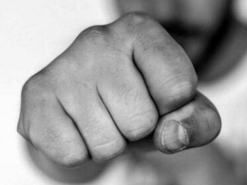 У Ковельському районі двоє молодиків побили і пограбували чоловіка