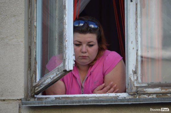 Львівський гурт примусив циган танцювати в центрі Луцька. ФОТО ВІДЕО