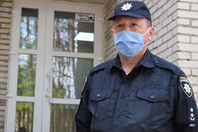 Нацгвардійці та поліція взяли під варту ліцей, який є одним із місць для обсервації на Волині. ФОТО