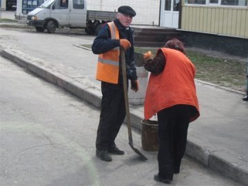 У Луцьку понад 30 вулиць можуть залишити без прибирання