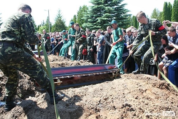 Воїнів-лучан поховали в Гаразджі. ФОТО