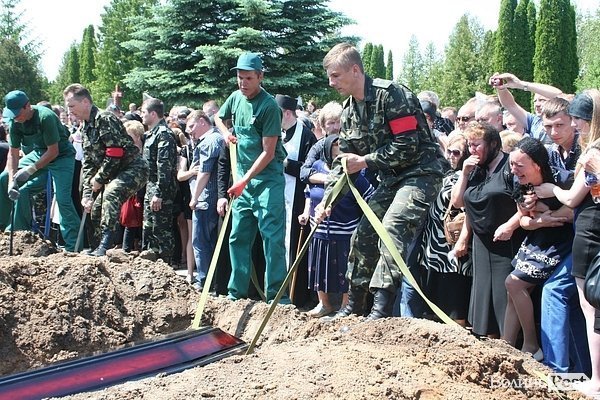 Воїнів-лучан поховали в Гаразджі. ФОТО