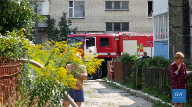 У Володимирі горів приватний будинок та гараж. ФОТО. ВІДЕО