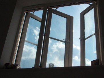 У школі Дніпра першокласник випав з вікна