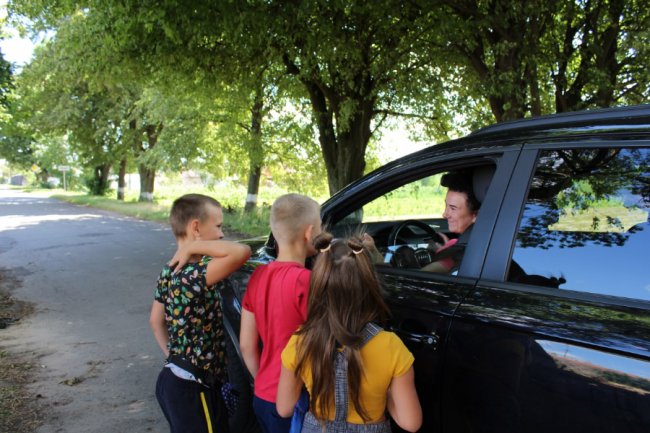 На Волині три дні працював дитячий блокпост: збирали гроші на авто для військових