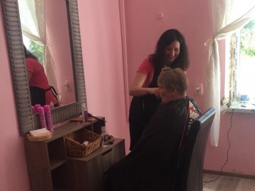 У селі на Волині відкрили безкоштовну перукарню