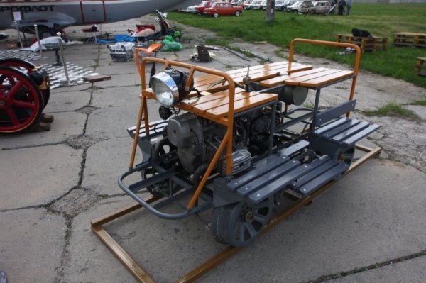 У столиці стартував найбільший фестиваль ретро авто OldCarLand-2016. ФОТО