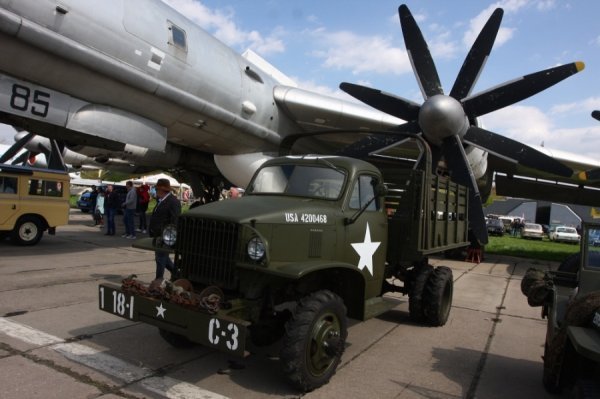У столиці стартував найбільший фестиваль ретро авто OldCarLand-2016. ФОТО