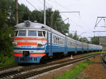 Поїзд на смерть збив 17-річну дівчину