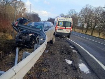 На Волині водій зніс відбійник: на нього склали 4 адмінматеріали. ФОТО