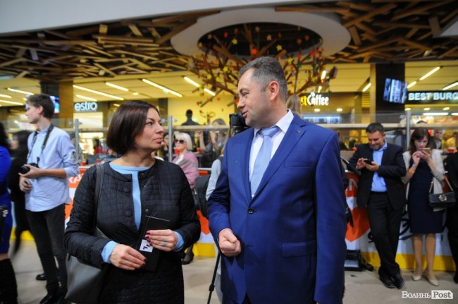 Директор курортного комплексу «Rixos Prykarpattya» Олена Палагута та ректор ЛНТУ Петро Савчук 