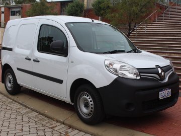 «Луцькспецкомунтранс» хоче купити легковий автомобіль за 400 тисяч гривень