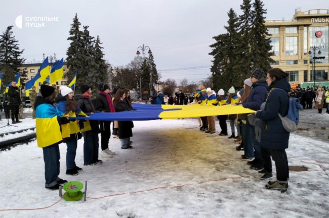 У Луцьку розгорнули 200-метровий прапор України