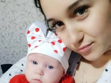 На Луганщині поліцейський викинув дружину з балкона на очах у маленької доньки