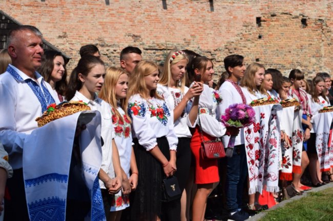 Першокурсників Луцького педколеджу посвятили у студенти. ФОТО