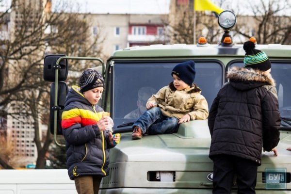 У Нововолинську ярмаркували за участю бійців 14 бригади та нацгвардійців. ФОТО