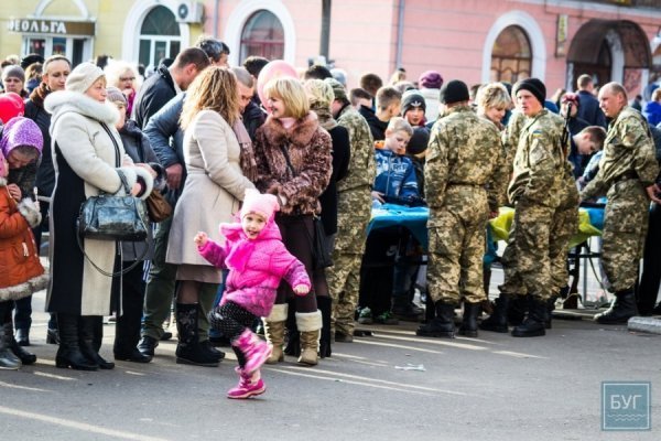 У Нововолинську ярмаркували за участю бійців 14 бригади та нацгвардійців. ФОТО