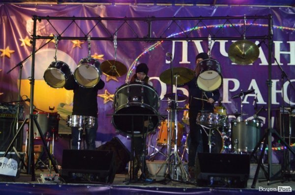 Щедрування на Євромайдані в Луцьку: фаєр-шоу, політичний вертеп і танці. ФОТО