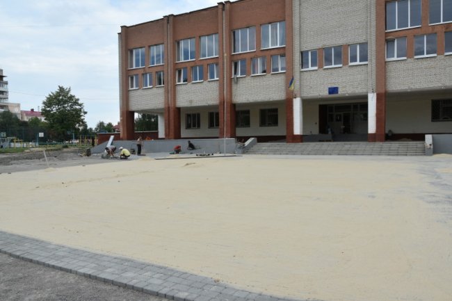 Ремонтують найдовшу вулицю приватного сектору Луцька