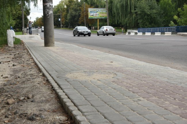 Ремонтують найдовшу вулицю приватного сектору Луцька