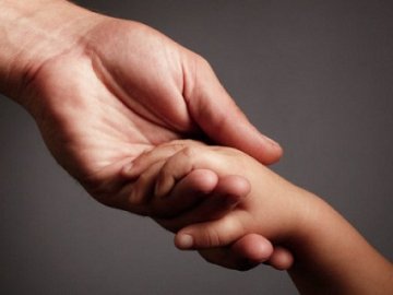 Маленькому волинянину, який заново вчиться дихати, потрібні кошти на реабілітацію