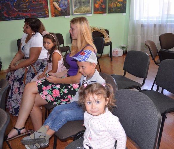 У Ковелі діти Героїв отримали подарунки до школи