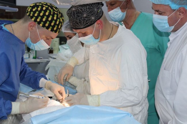 У волинській лікарні 16-річному хлопцю провели унікальну операцію на аорті 