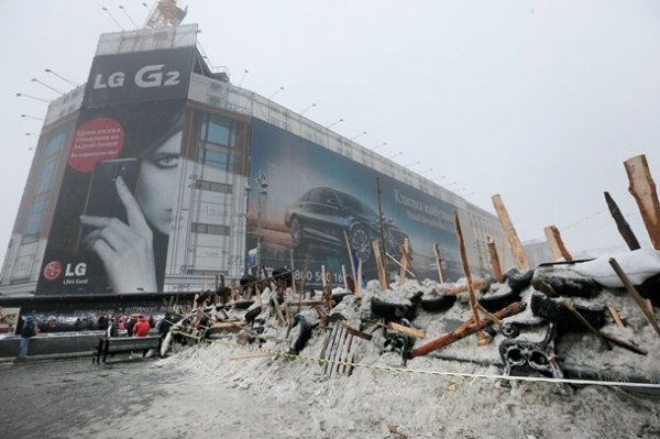 Нові барикади Євромайдану. ФОТО